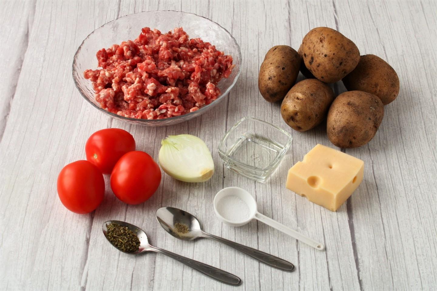Шаг 1 приготовления Запеканка из картошки и мясного фарша в духовке