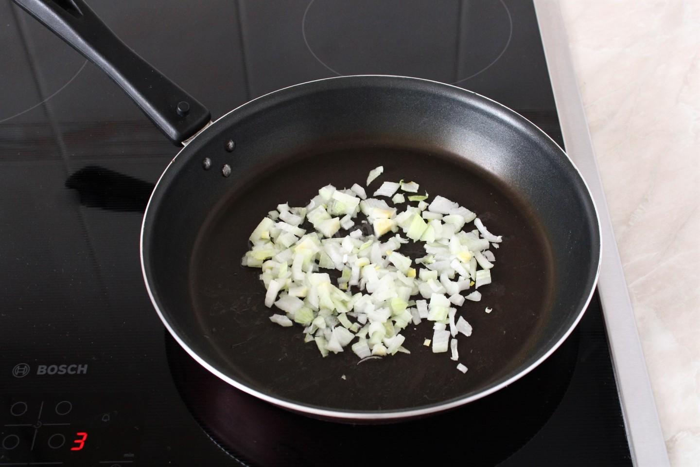 Шаг 3 приготовления Запеканка из картошки и мясного фарша в духовке