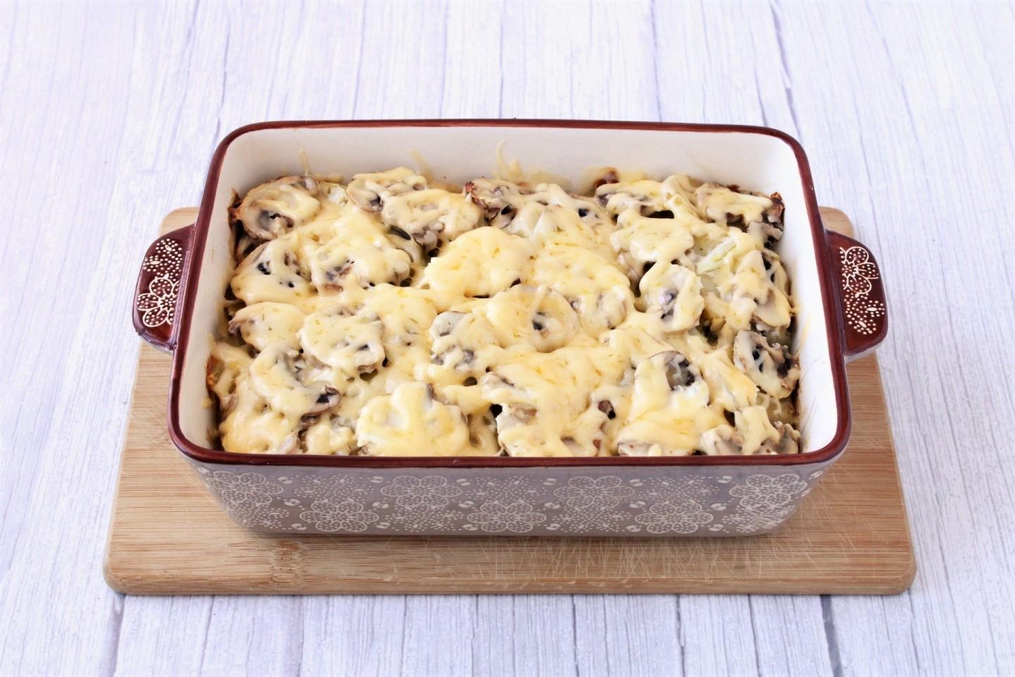 Шаг 15 приготовления Картошка с сыром и грибами в духовке