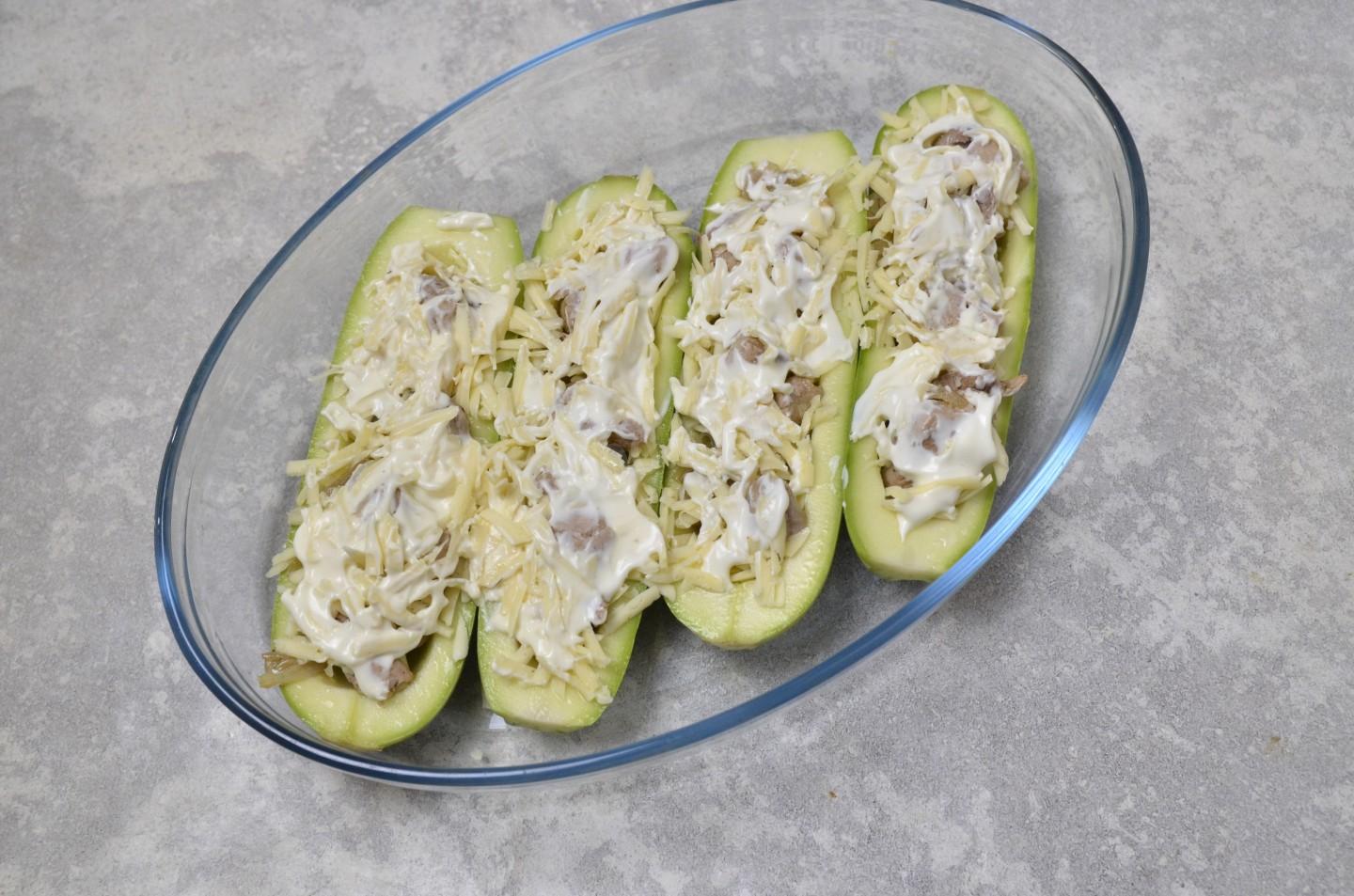 Шаг 9 приготовления Кабачки фаршированные мясом в духовке