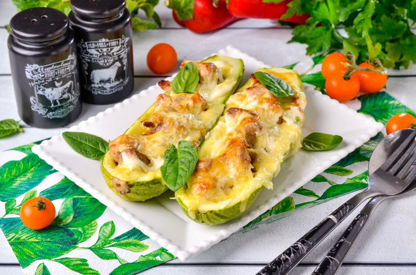 Обложка рецепта Кабачки фаршированные мясом в духовке