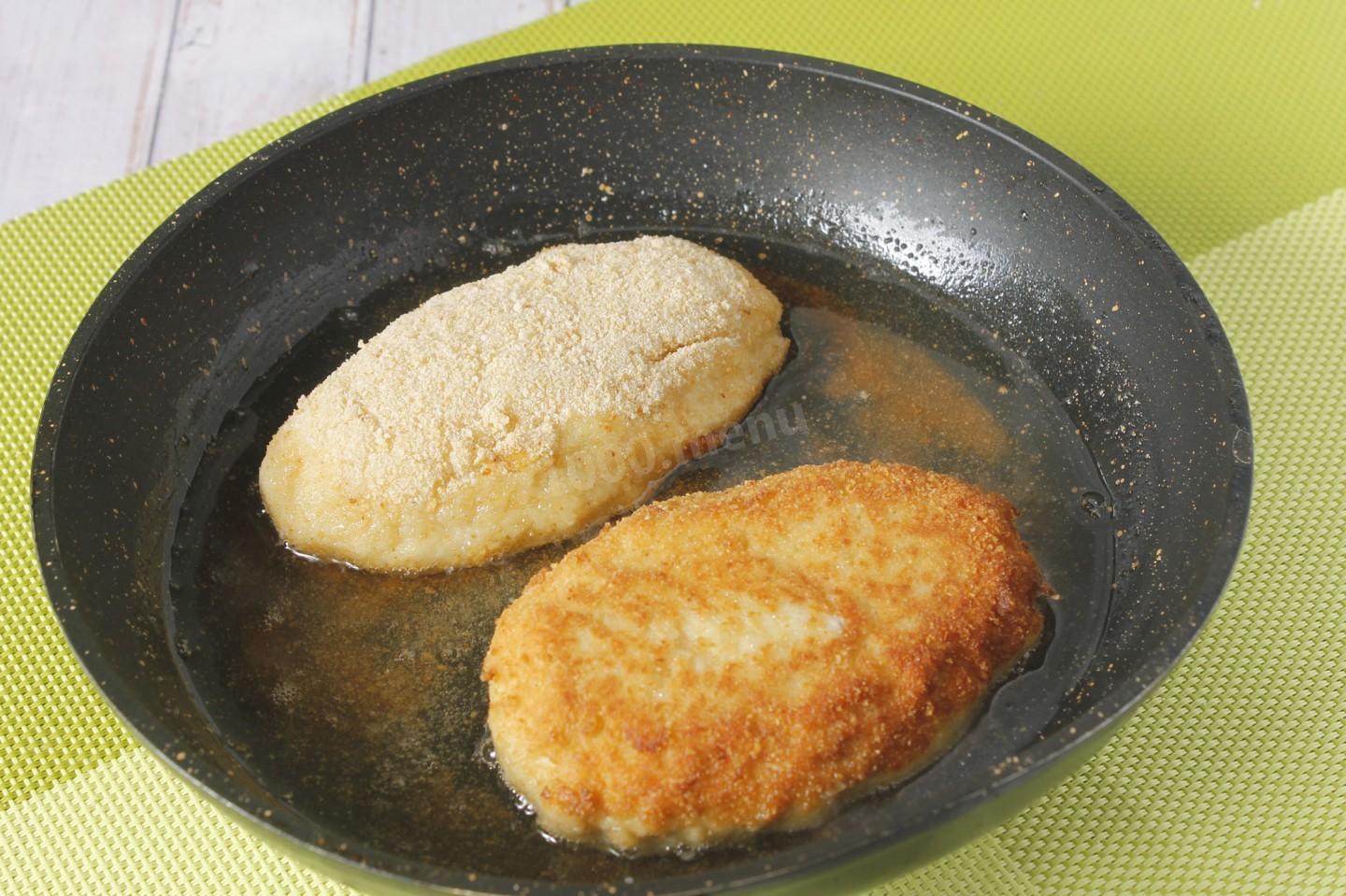 Шаг 5 приготовления Сочные котлеты из куриной грудки