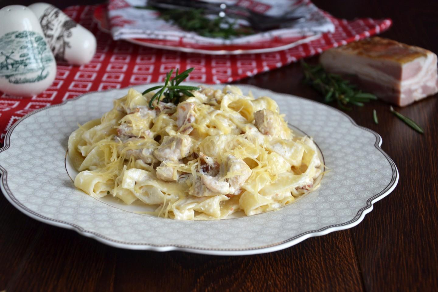 Шаг 12 приготовления Паста Карбонара с курицей и беконом