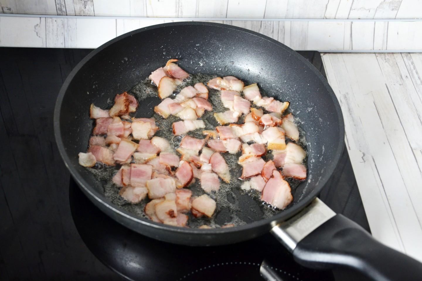 Шаг 5 приготовления Паста Карбонара с курицей и беконом