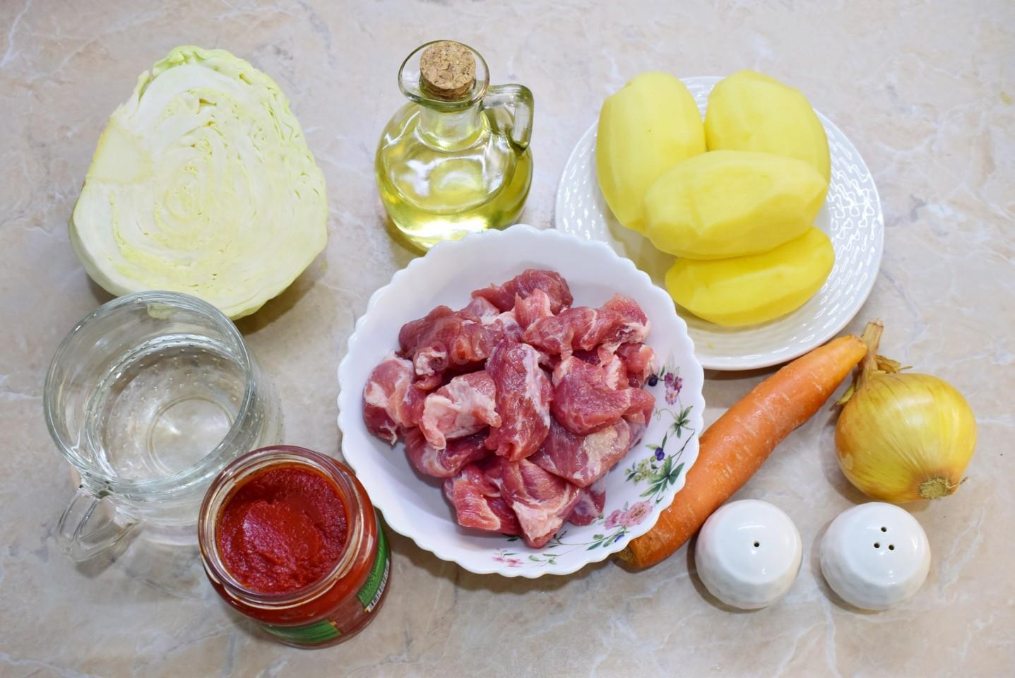 Шаг 1 приготовления Рагу с капустой картошкой и мясом