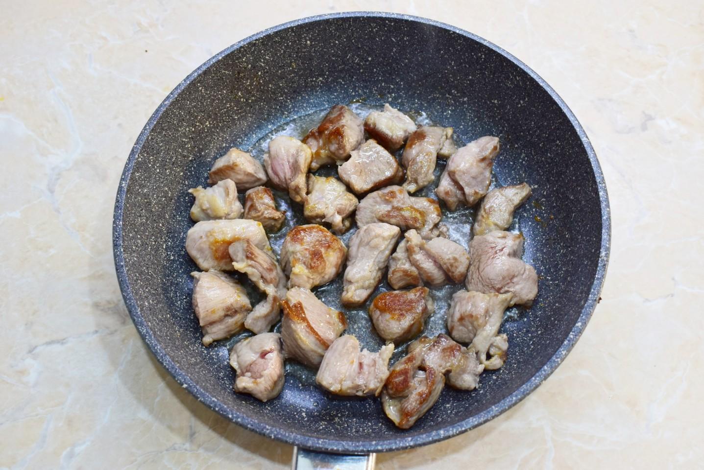 Шаг 2 приготовления Рагу с капустой картошкой и мясом