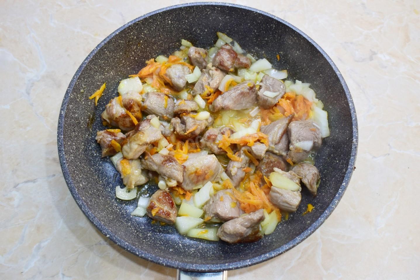 Шаг 3 приготовления Рагу с капустой картошкой и мясом