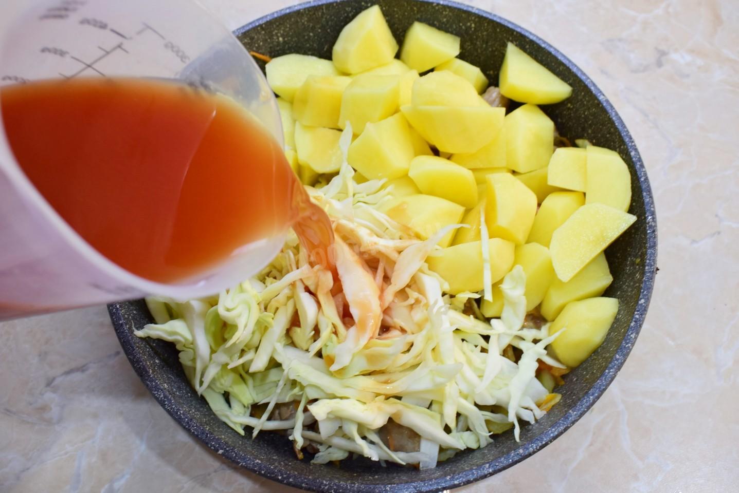 Шаг 6 приготовления Рагу с капустой картошкой и мясом