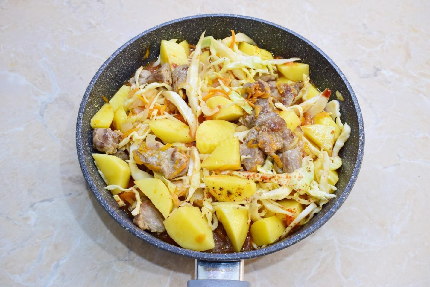 Шаг 7 приготовления Рагу с капустой картошкой и мясом