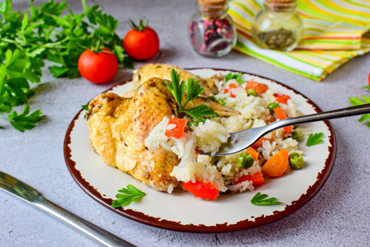 Шаг 9 приготовления Рис в рукаве с курицей и овощами