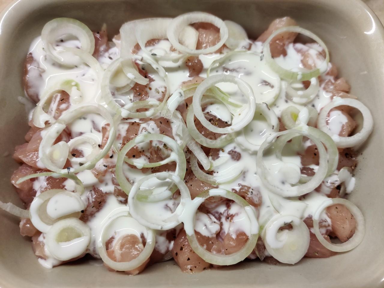 Шаг 6 приготовления Запеканка из куриной грудки в духовке с картофелем