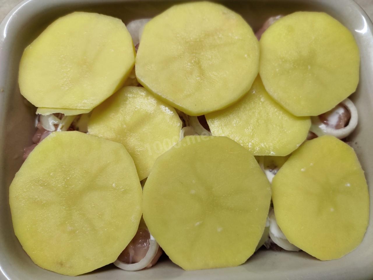 Шаг 7 приготовления Запеканка из куриной грудки в духовке с картофелем