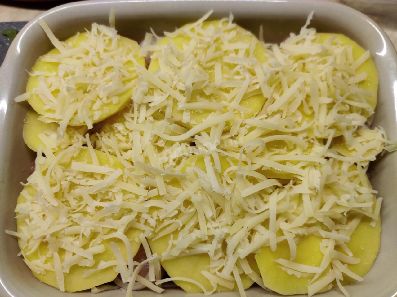 Шаг 8 приготовления Запеканка из куриной грудки в духовке с картофелем