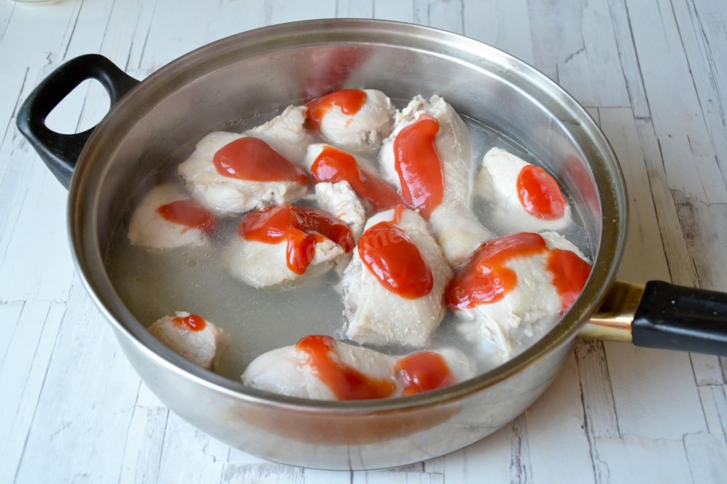 Шаг 4 приготовления Курица в томатном соусе