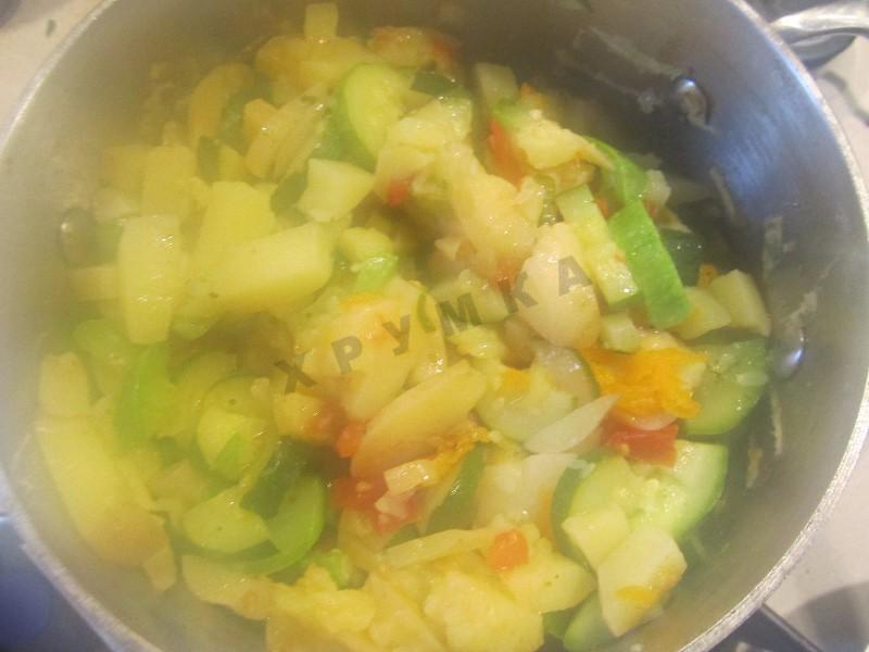 Шаг 10 приготовления Кабачки с картошкой помидорами рагу