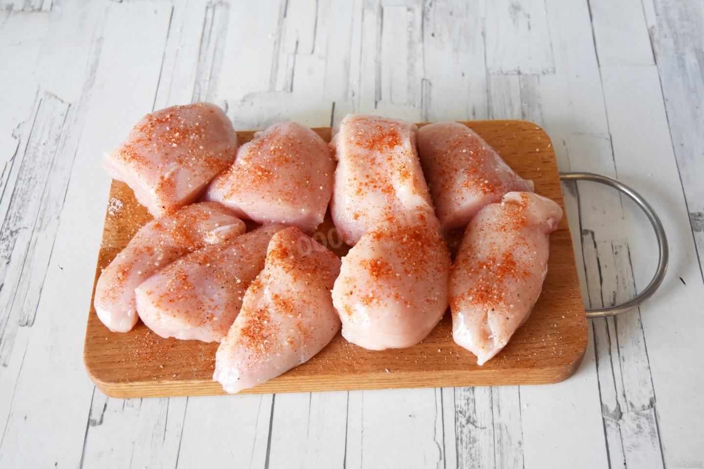 Шаг 2 приготовления Куриное филе в сливках на сковороде