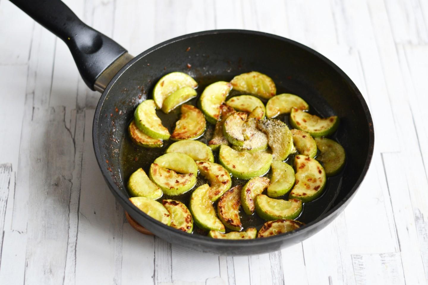Шаг 5 приготовления Макароны с кабачками