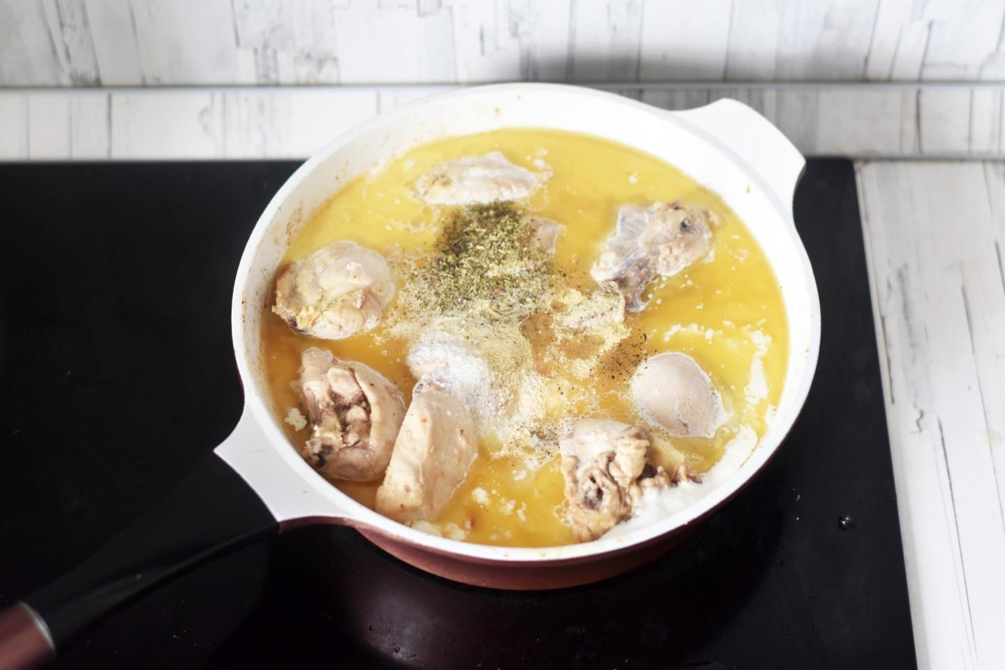 Шаг 6 приготовления Курица со шпинатом в сливочном соусе