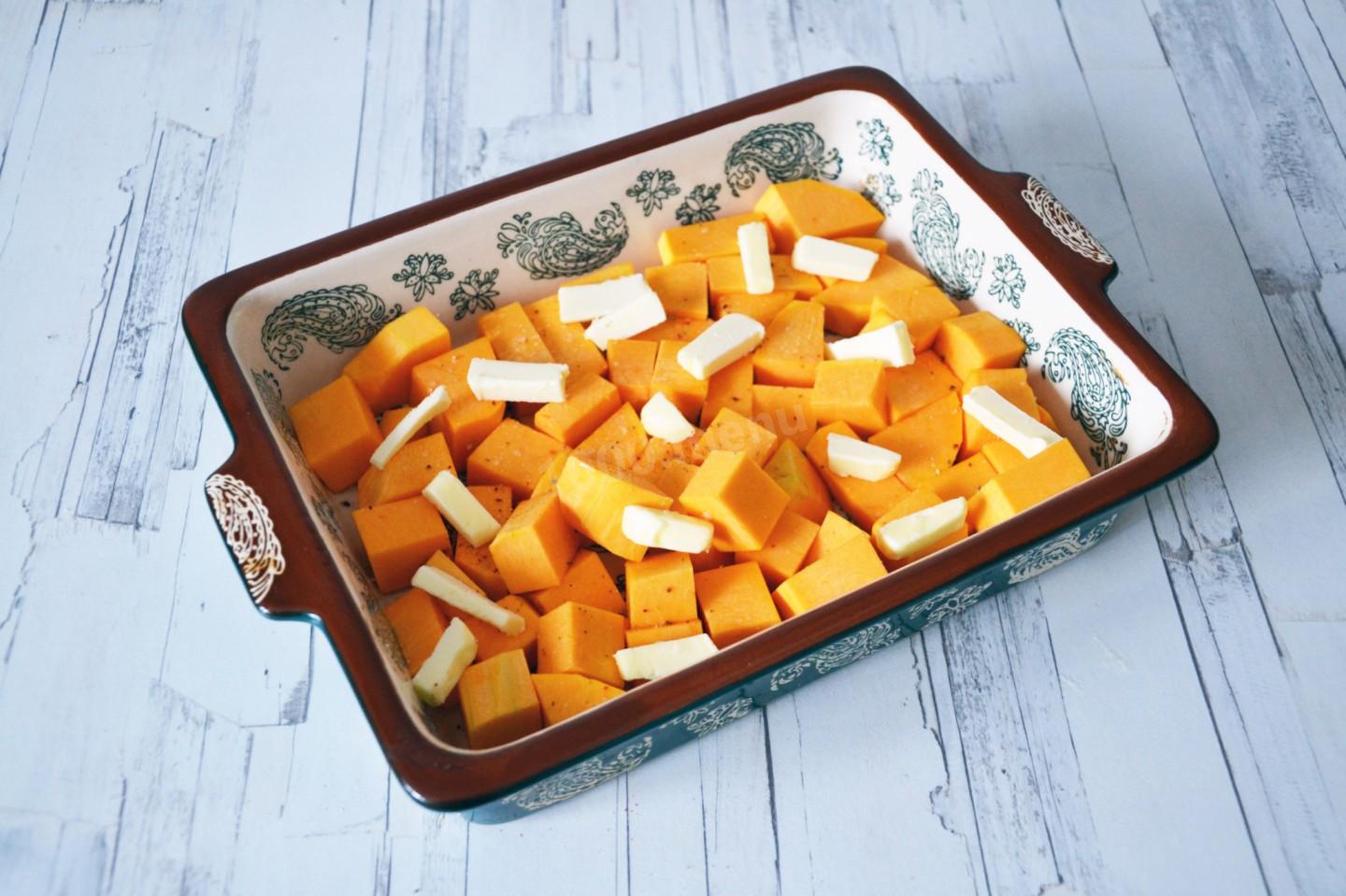 Шаг 5 приготовления Курица с тыквой в духовке
