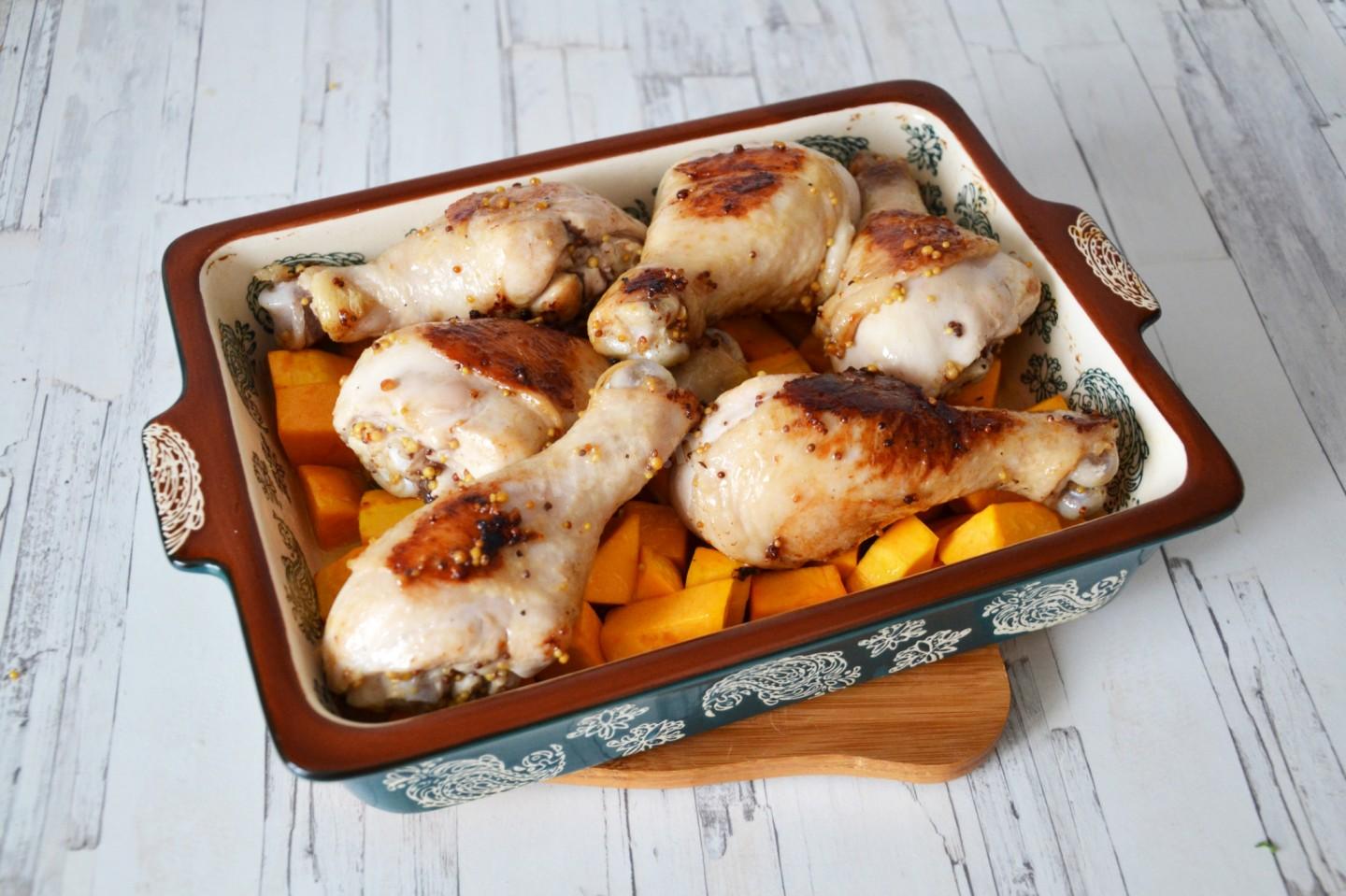 Шаг 8 приготовления Курица с тыквой в духовке