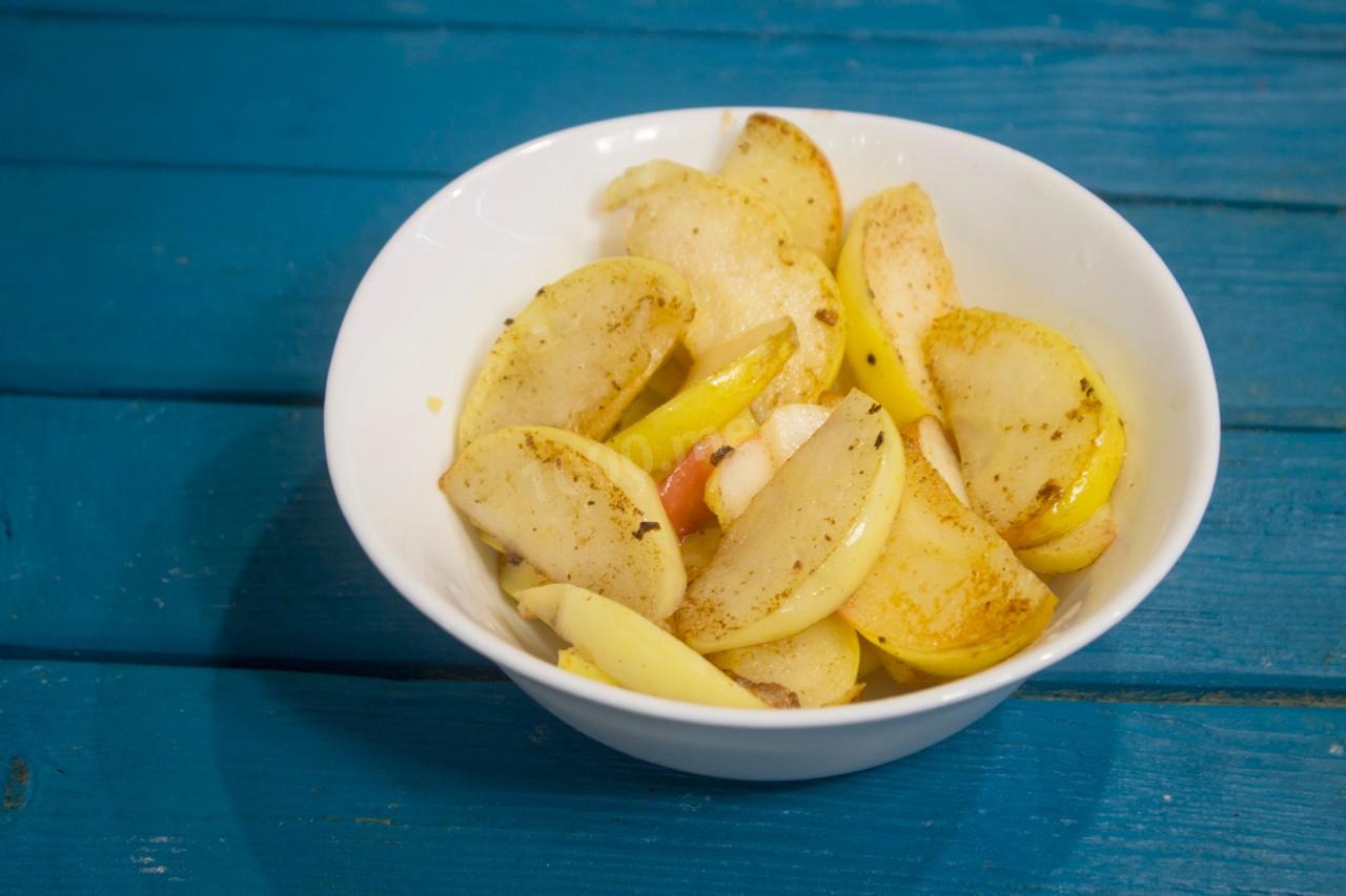 Шаг 10 приготовления Куриная печень с яблоками