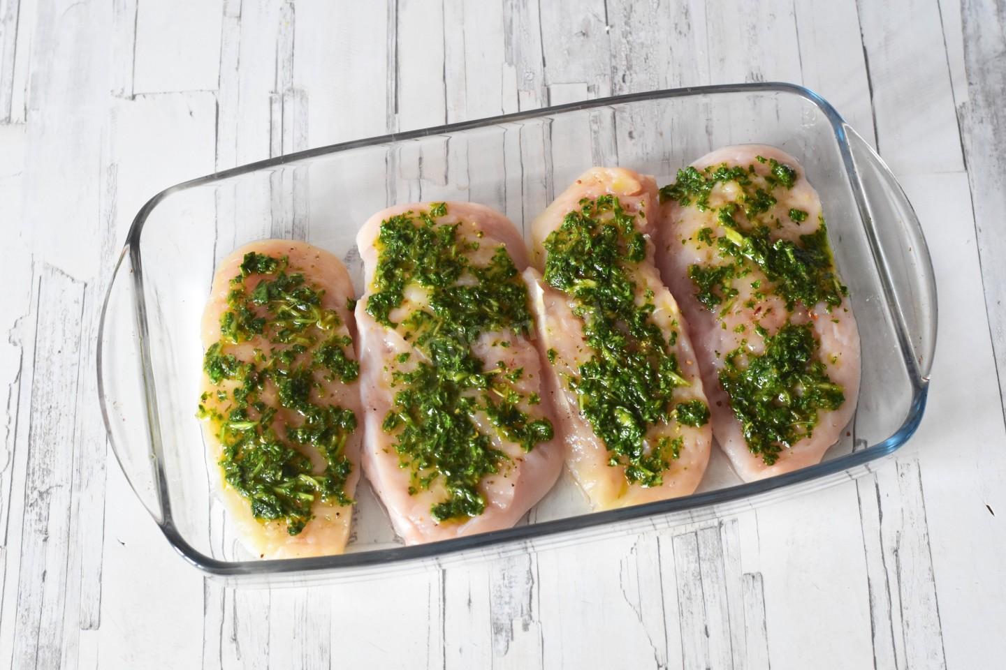 Шаг 6 приготовления Куриная отбивная с помидором и сыром в духовке