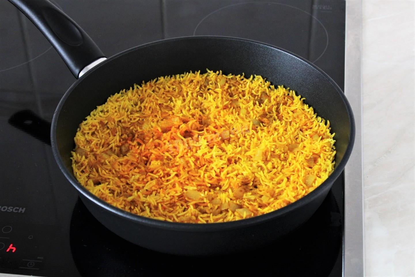 Шаг 10 приготовления Карри с рисом