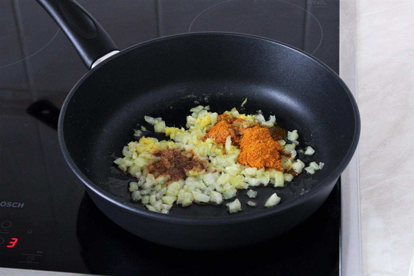 Шаг 6 приготовления Карри с рисом