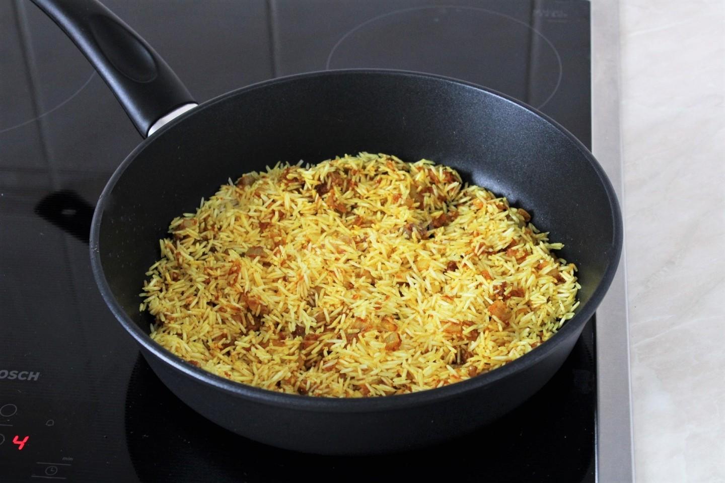 Шаг 8 приготовления Карри с рисом