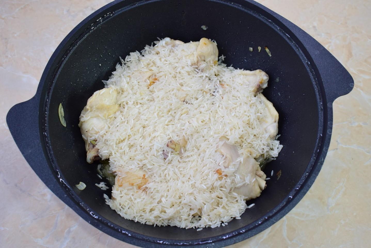 Шаг 7 приготовления Плов с басмати с курицей