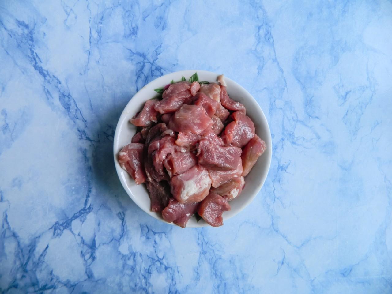 Шаг 2 приготовления Вкусная солянка из свежей капусты на сковороде
