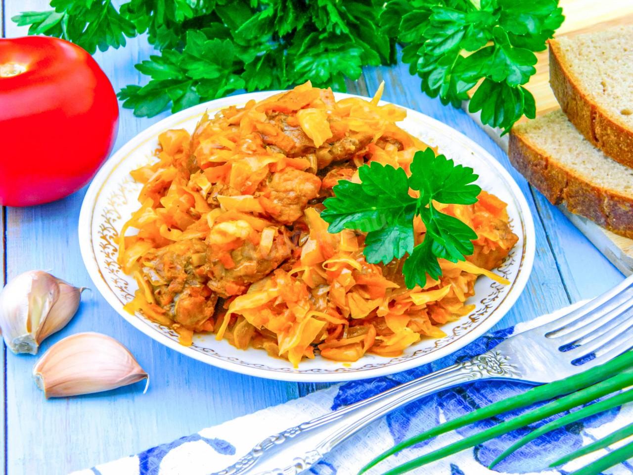 Обложка рецепта Вкусная солянка из свежей капусты на сковороде