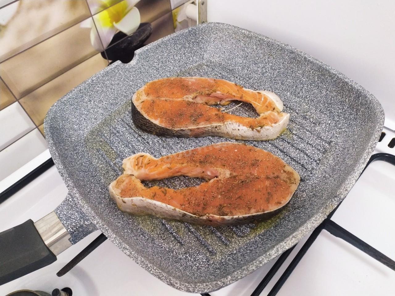 Шаг 4 приготовления Стейк из красной рыбы