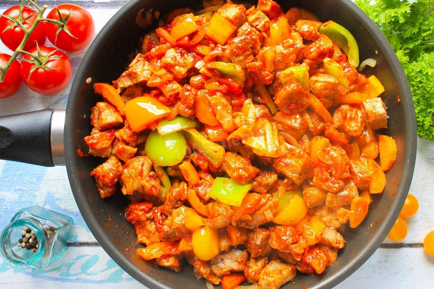 Шаг 10 приготовления Мясное рагу с овощами из свинины