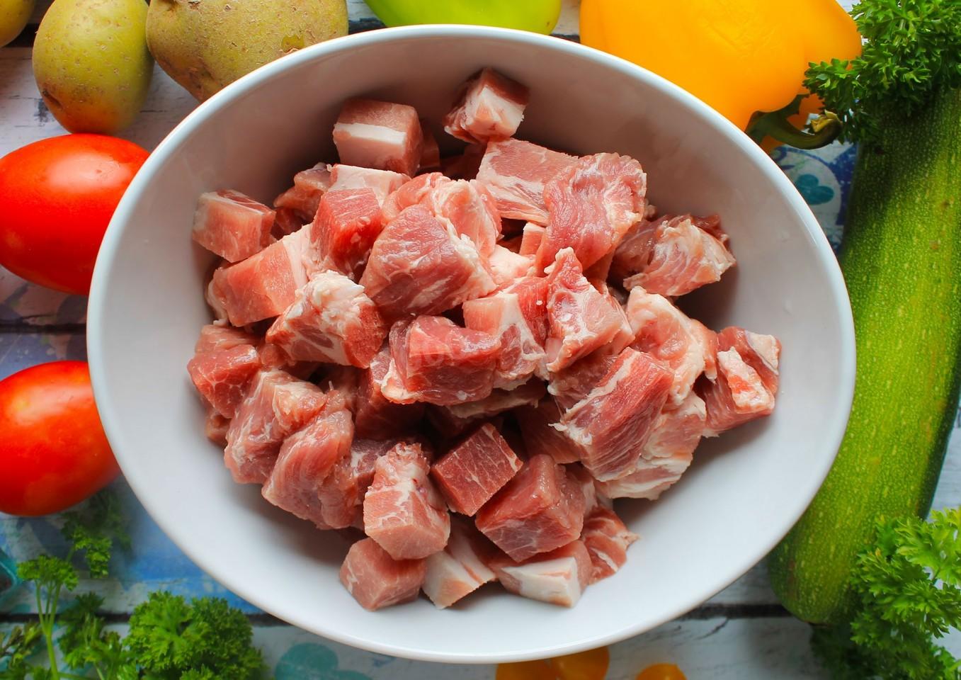 Шаг 2 приготовления Мясное рагу с овощами из свинины