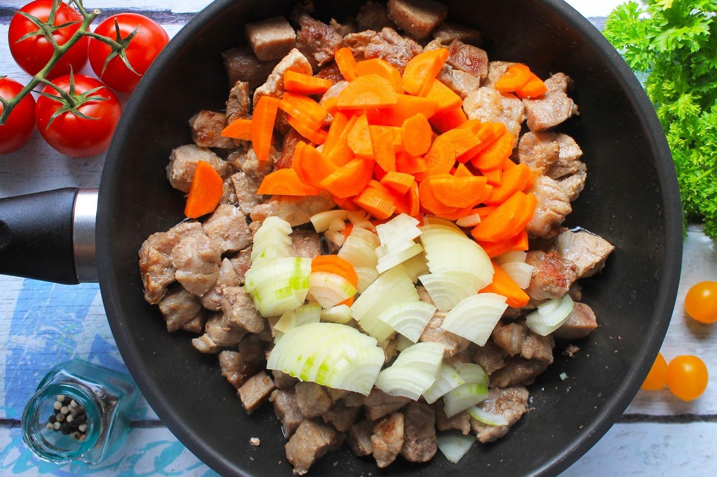 Шаг 8 приготовления Мясное рагу с овощами из свинины