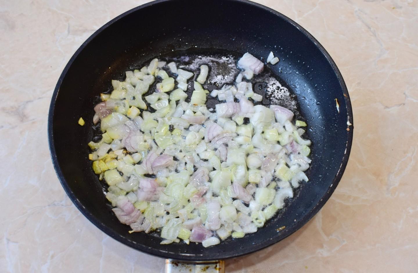 Шаг 5 приготовления Запеканка из кабачков с курицей в духовке с сыром