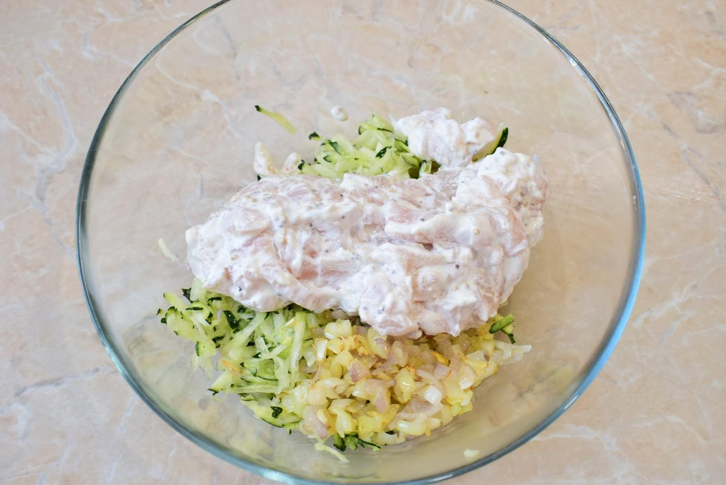 Шаг 6 приготовления Запеканка из кабачков с курицей в духовке с сыром