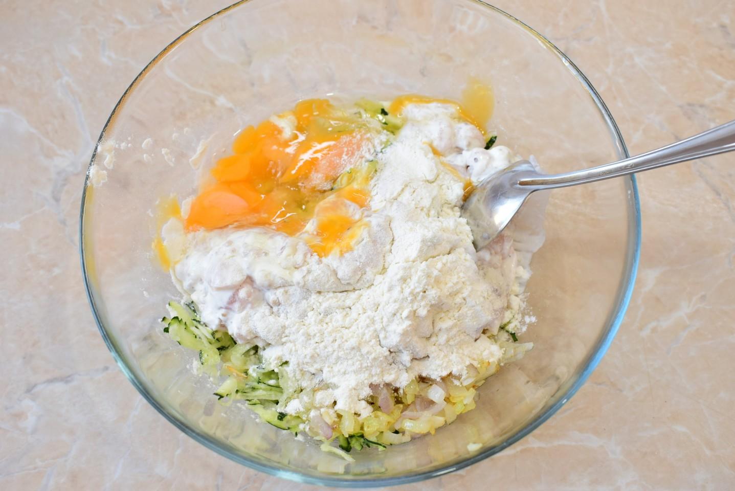 Шаг 7 приготовления Запеканка из кабачков с курицей в духовке с сыром