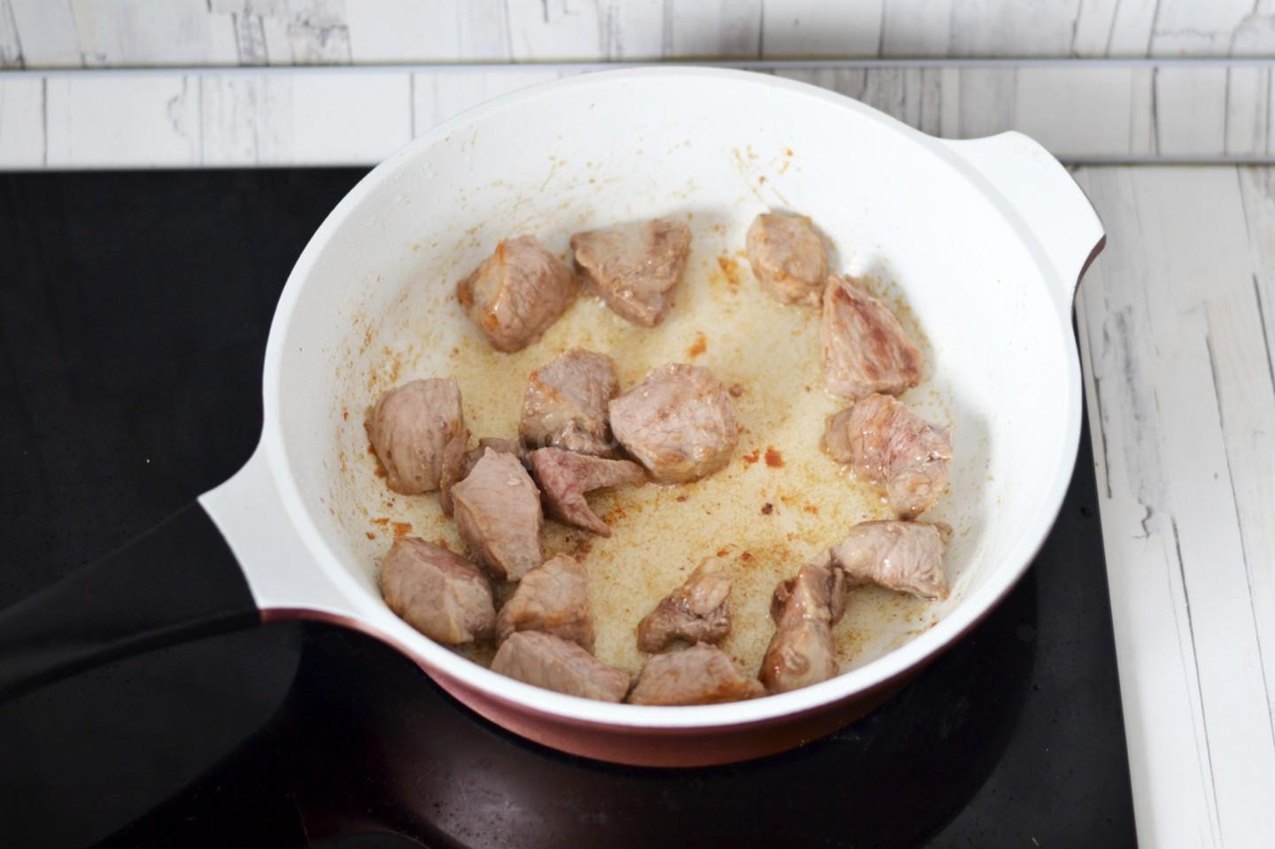 Шаг 7 приготовления Кабачки тушеные с мясом и картошкой