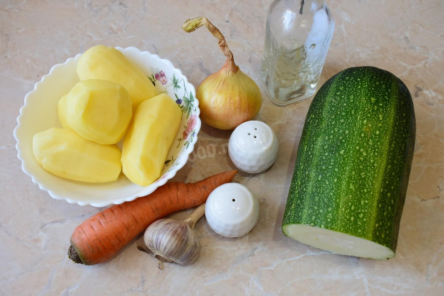 Шаг 1 приготовления Тушеная картошка с кабачками в мультиварке