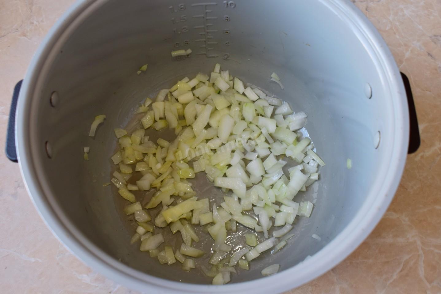 Шаг 2 приготовления Тушеная картошка с кабачками в мультиварке