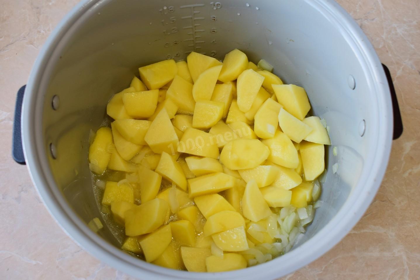 Шаг 3 приготовления Тушеная картошка с кабачками в мультиварке