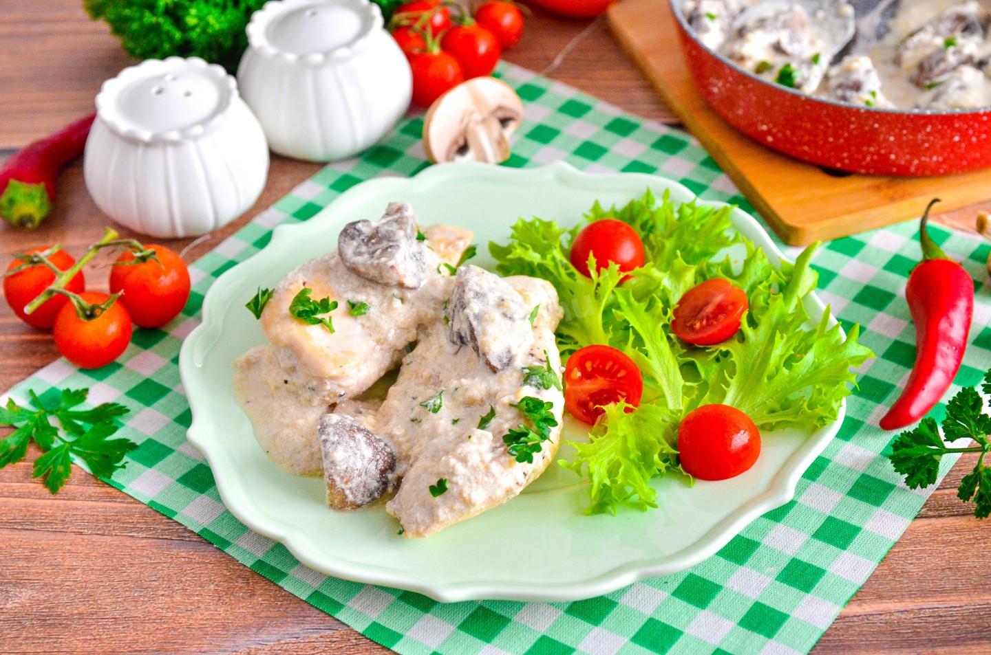 Шаг 10 приготовления Куриные грудки в сливках на сковороде