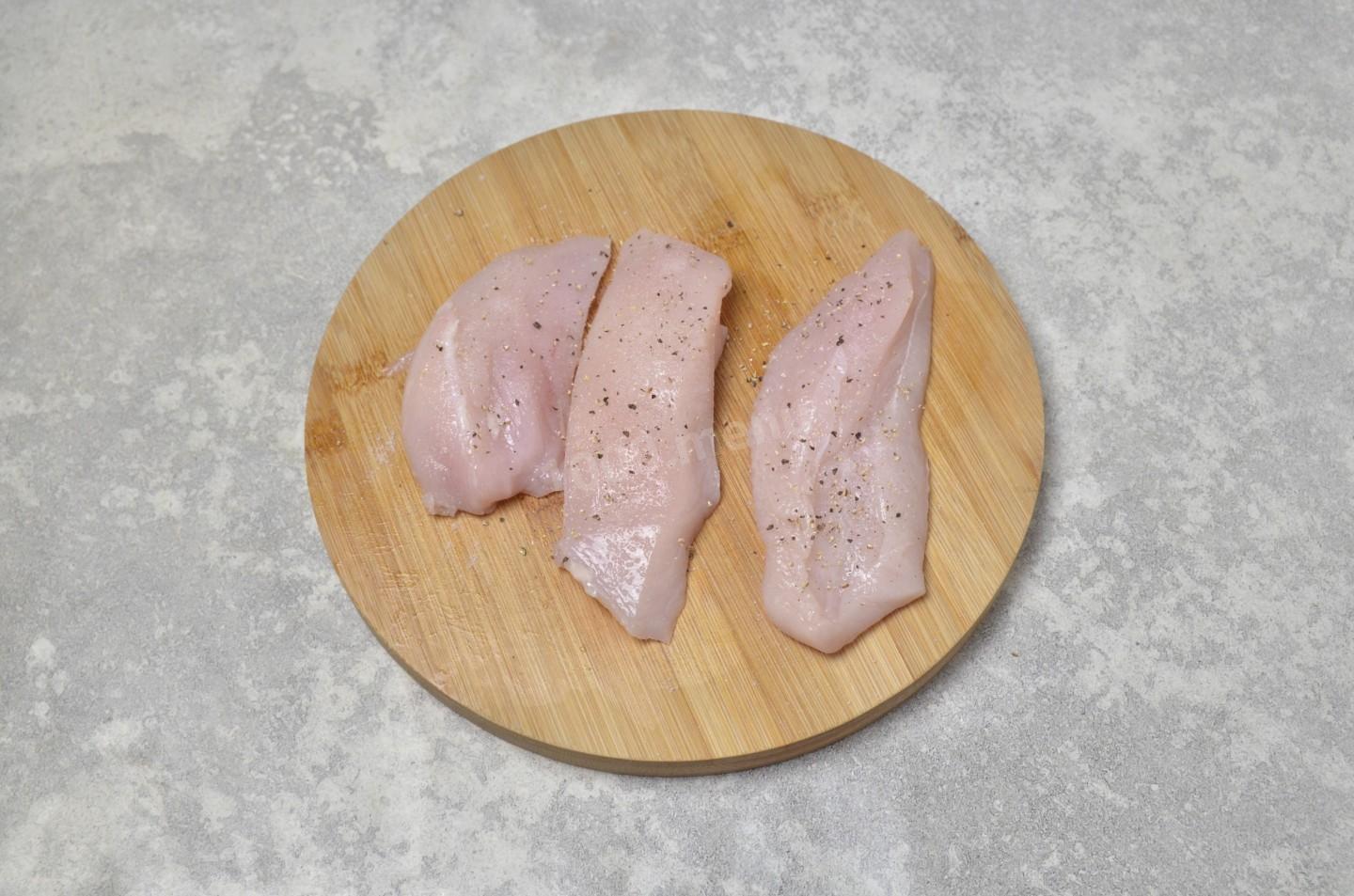 Шаг 2 приготовления Куриные грудки в сливках на сковороде