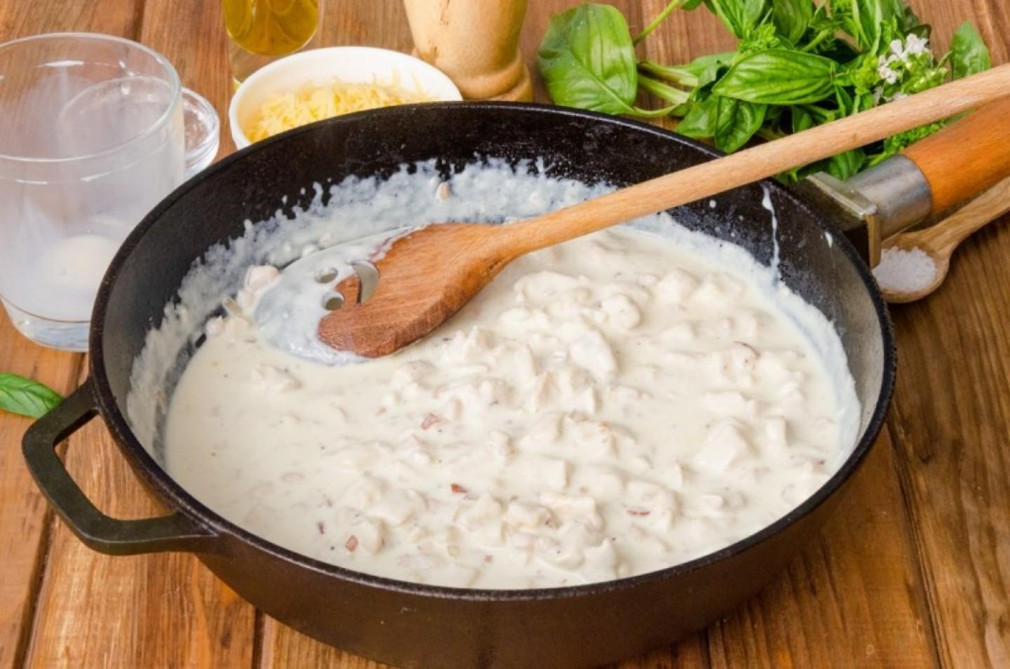 Шаг 9 приготовления Паста фетучини с курицей в сливочном соусе