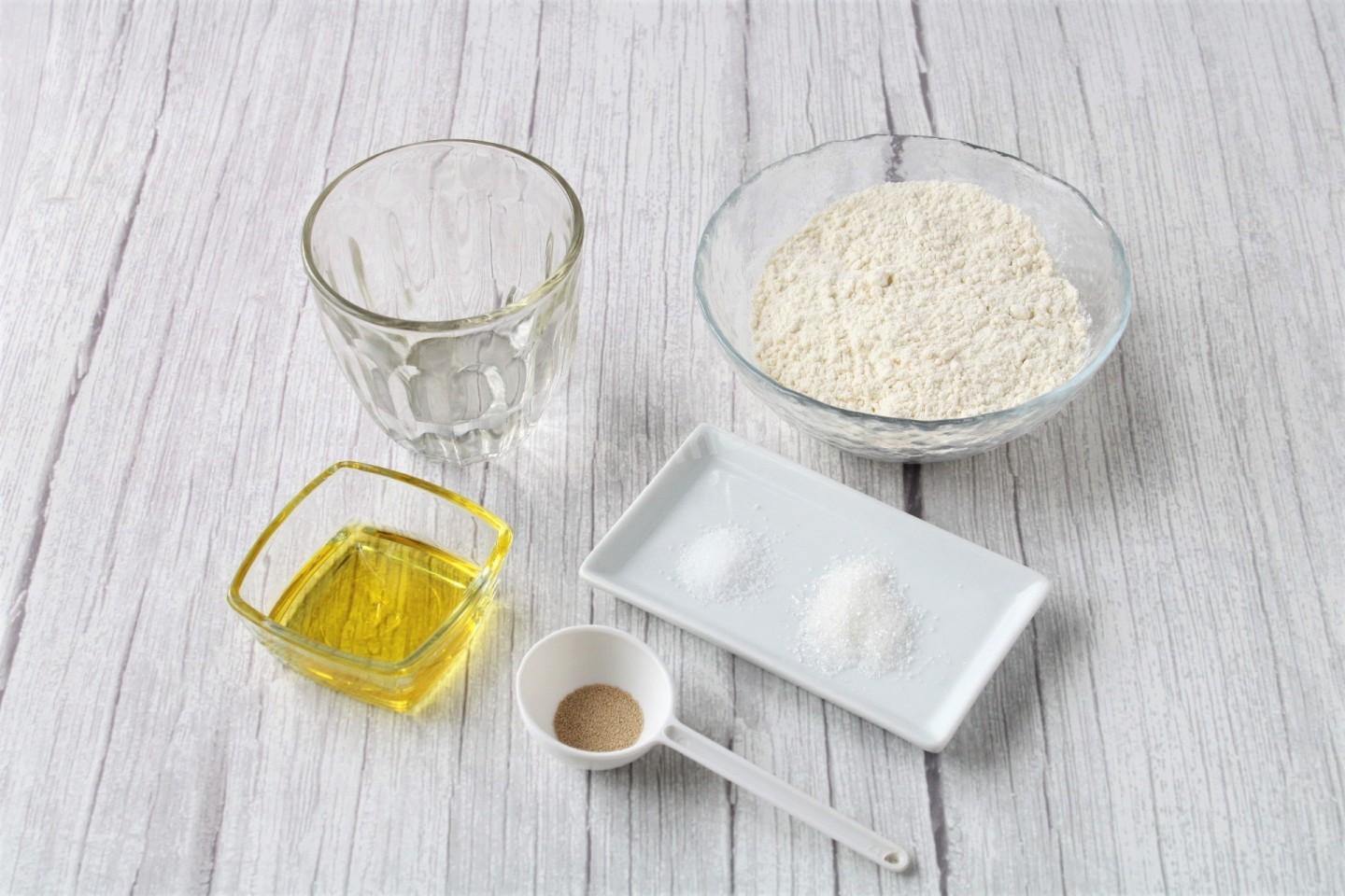 Шаг 1 приготовления Домашняя пицца с креветками и сыром
