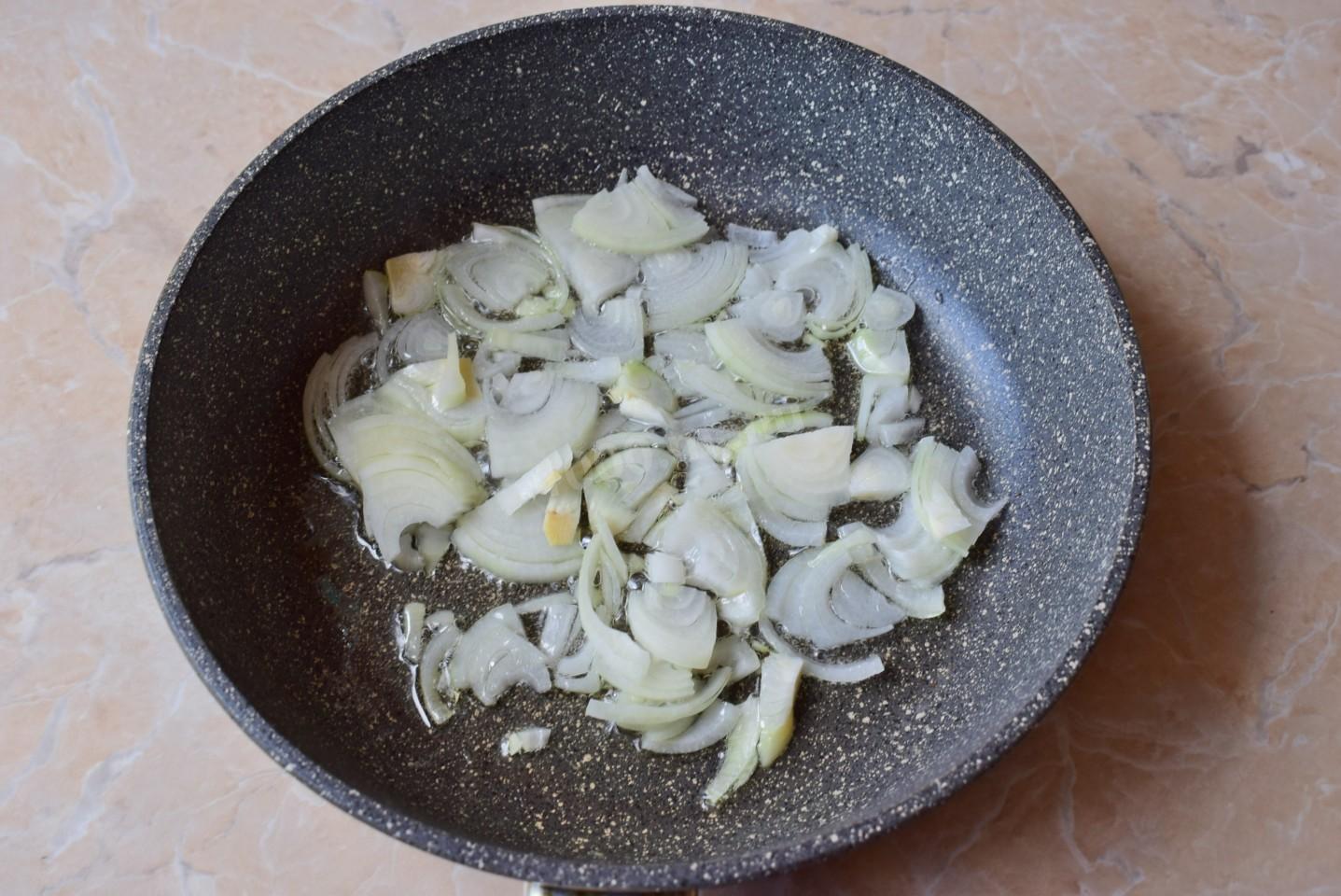 Шаг 2 приготовления Куриная печень с грибами