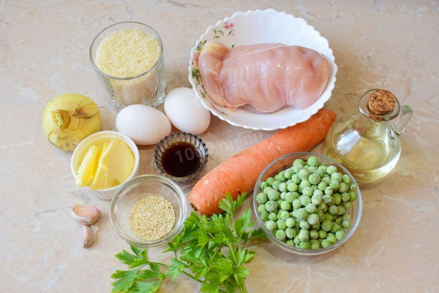 Шаг 1 приготовления Жареный рис по тайски с курицей яйцом и овощами