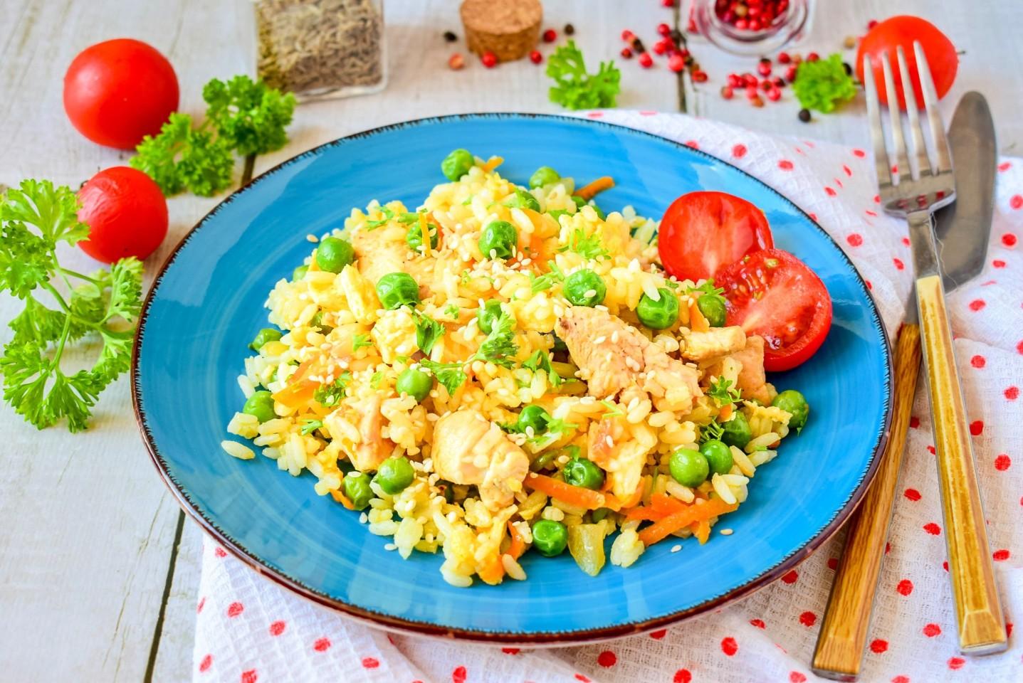 Шаг 11 приготовления Жареный рис по тайски с курицей яйцом и овощами